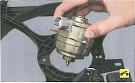 Снятие и установка электродвигателя вентилятора системы охлаждения двигателя