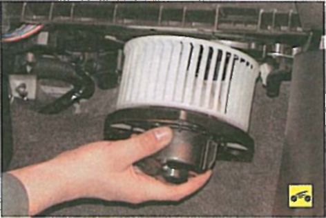 Электродвигатель вентилятора отопителя