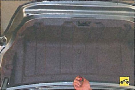 Снятие и установка крышки багажника