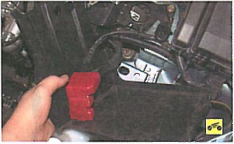 Замена  левой опоры подвески (подушки) двигателя