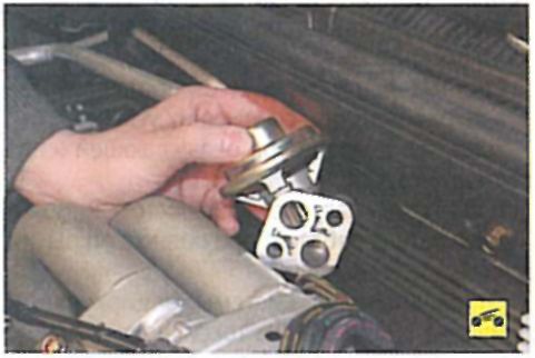 Снятие, проверка и установка пневматического клапана рециркуляции отработавших газов