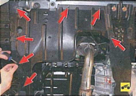 Снятие и установка брызговиков двигателя